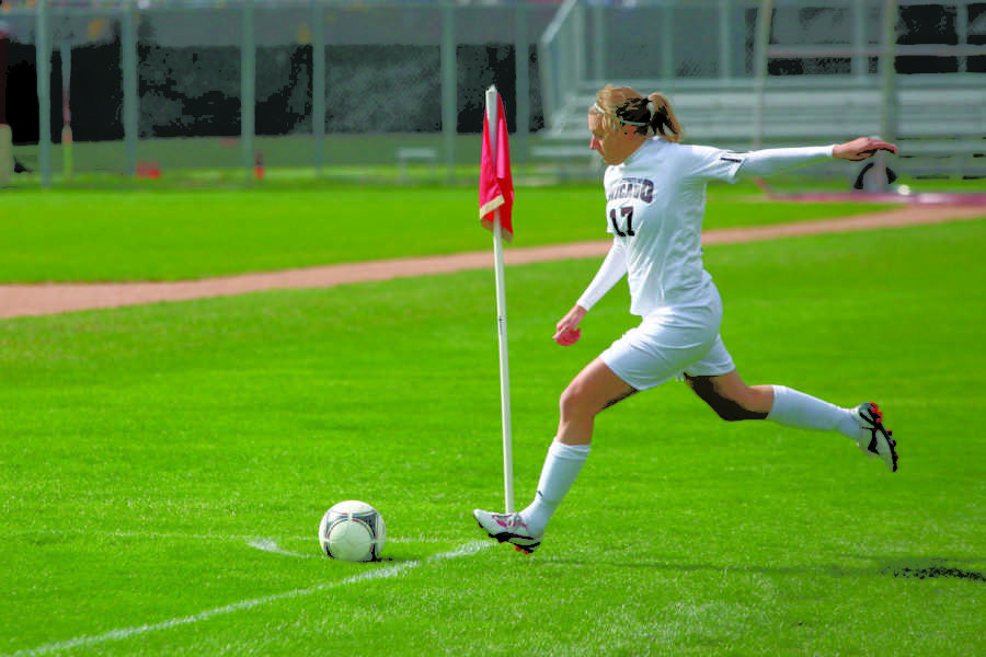 Third-year forward Natalia Jovanovic takes a corner kick in a game against Carnegie Mellon on October 6. The Maroons lost that game 2–1.