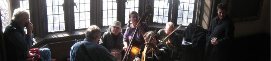 The UChicago Folklore Society jams out to celebrate its 50th anniversary in Ida Noyes.