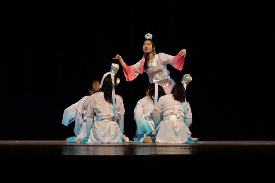 Dancers+perform+traditional+Chinese+dance+in+CUSAs+adaptation+of+ancient+Chinese+legend%2C+The+Butterfly+Lovers.