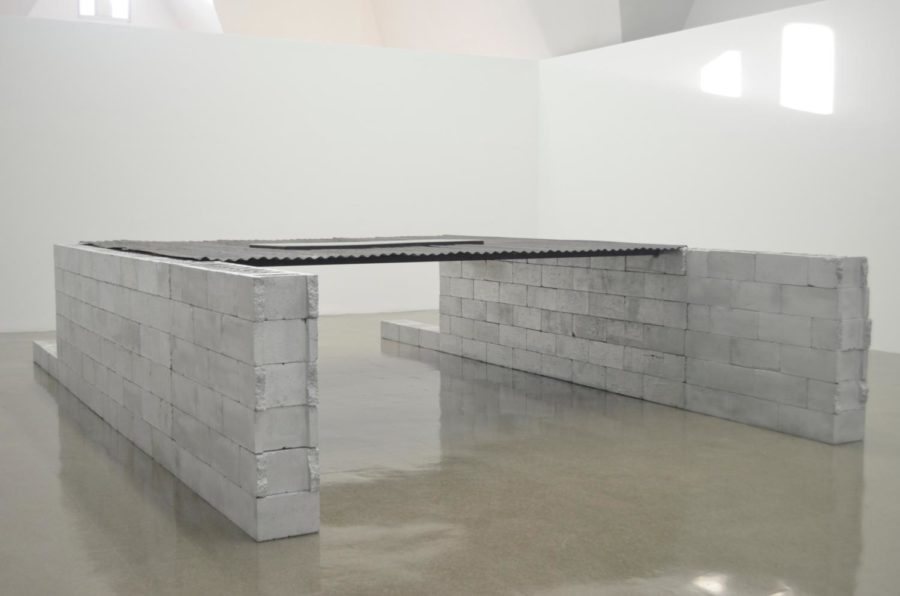 Robert+Grosvenor%E2%80%99s+Untitled+dominates+the+Renaissance+Society+exhibition+space.
