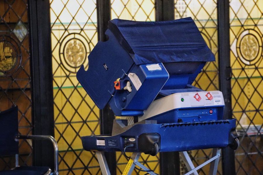A voting machine in Reynolds Club, where students cast their votes for the midterm elections.