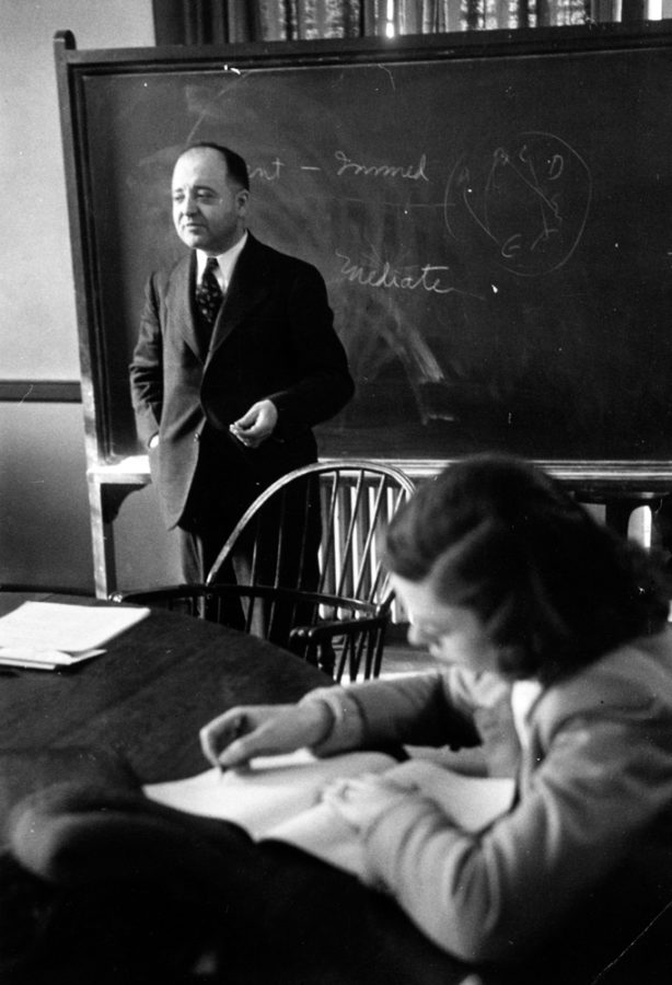 Louis Wirth, another founder of the UChicago core, teaches class.