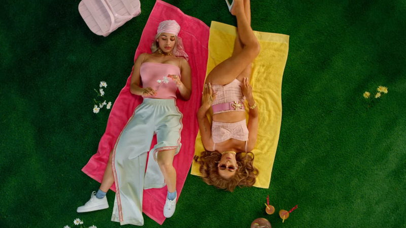 Kali+Uchis+%28right%29+and+Jorja+Smith+%28left%29+in+the+music+video+for+their+song%2C+Tyrant.