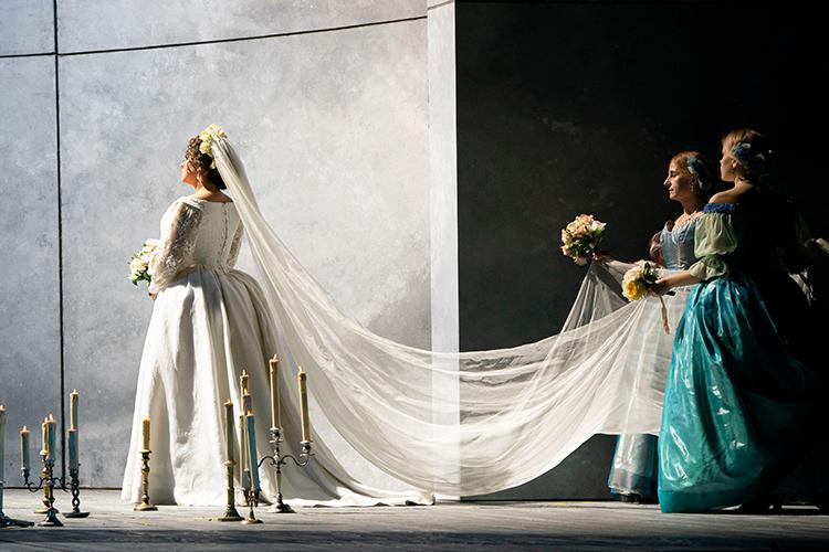 Alisa Kolosova as Duchess Federica in Lyric Operas production of Luisa Miller.