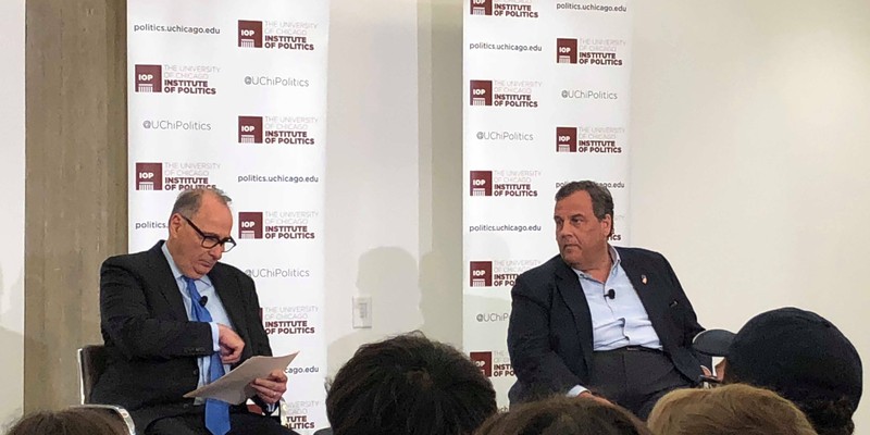 Former New Jersey Governor Chris Christie and Institute of Politics Director David Axelrod in conversation at the University of Chicago in 2018.