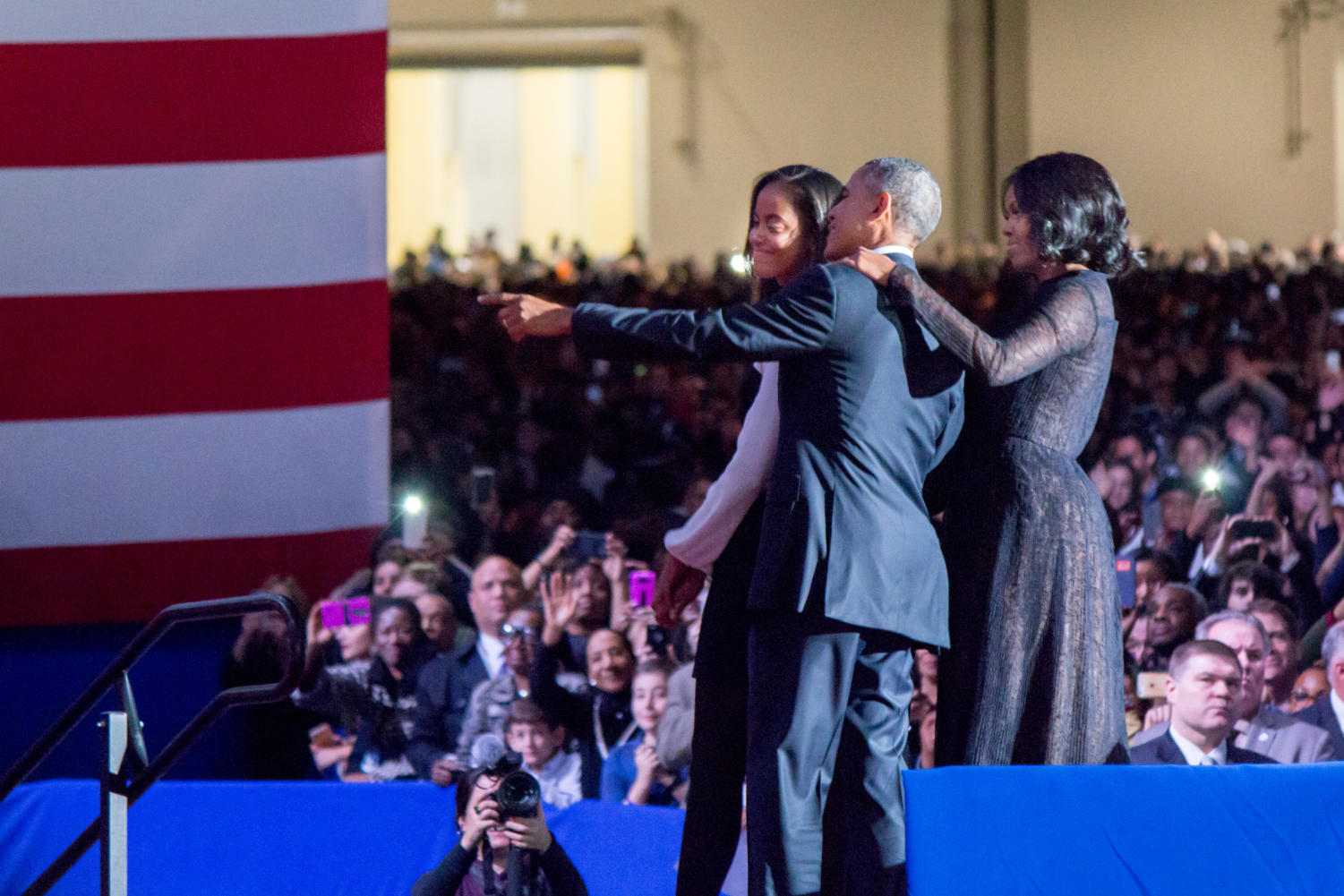 Obama points out something in the crowd to his daughter Malia Obama.