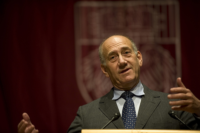 Former Israeli Prime Minister Ehud Olmert spoke at Mandel Hall last Thursday, at a talk put on by the Harris School of Public Policy.