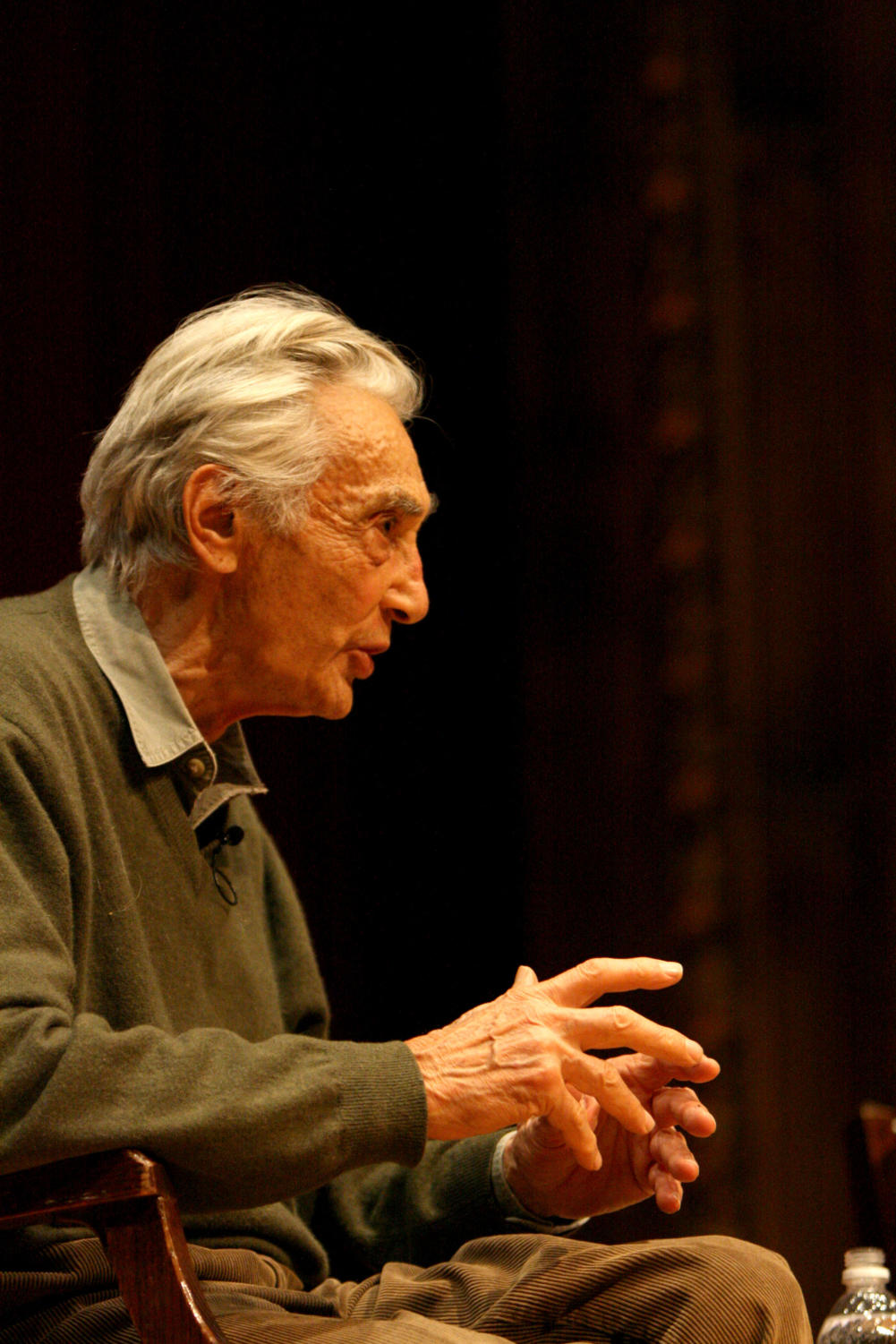Historian Howard Zinn discussed war, imprisonment, government, and the death penalty in Mandel Hall last Saturday. The event was held by The Campaign to End the Death Penalty.