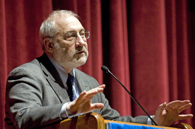 Nobel Prize winner Joseph Stiglitz speaks about his new book on the economic crisis, Freefall, in the International House on Thursday night.