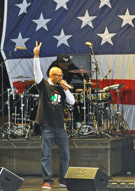 Common performs at President Obama's rally on Saturday.