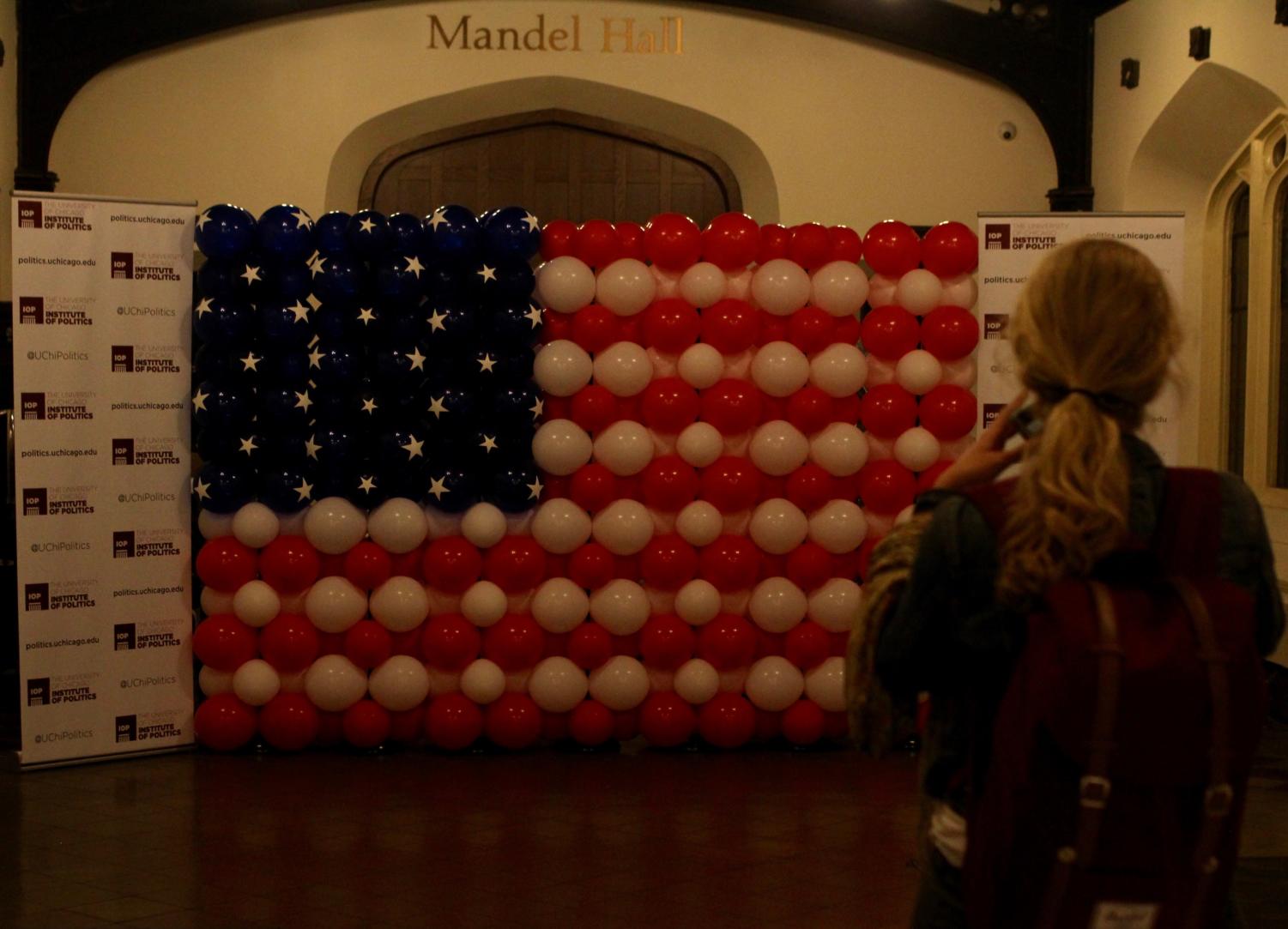 The IOP set up an American flag balloon photo backdrop in Reynolds Club.