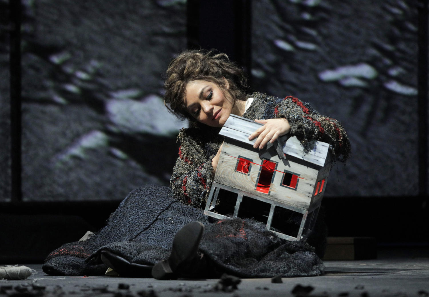 Ailyn Pérez's rich soprano adds emotional depth and strength to her portrayal of Marguerite.
