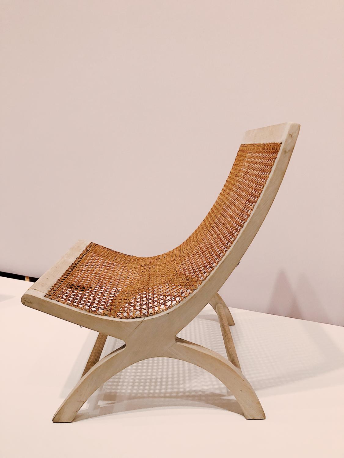 Clara Porset's Butaque chair, on display at the Art Institute of Chicago.