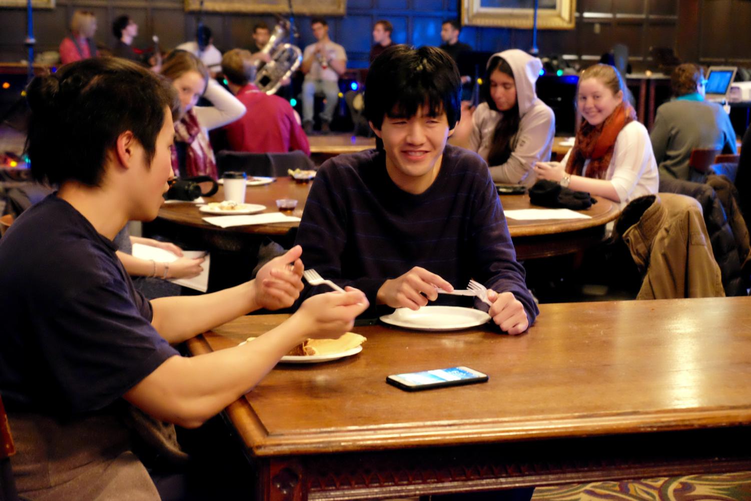 Students eat and chat in Hutchinson Commons.