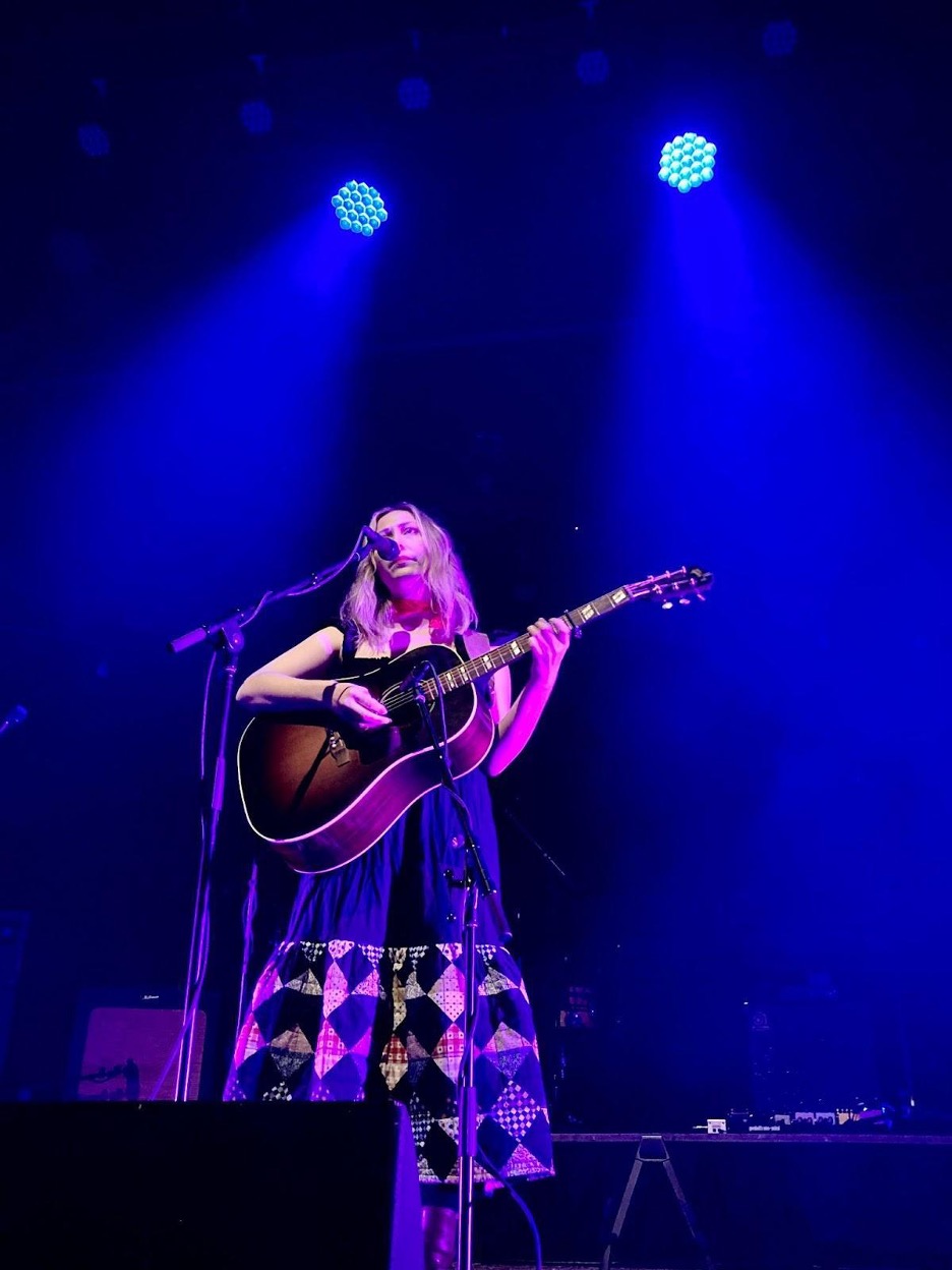 Alexa Rose sings a blue-tinted, bittersweet Americana ballad.