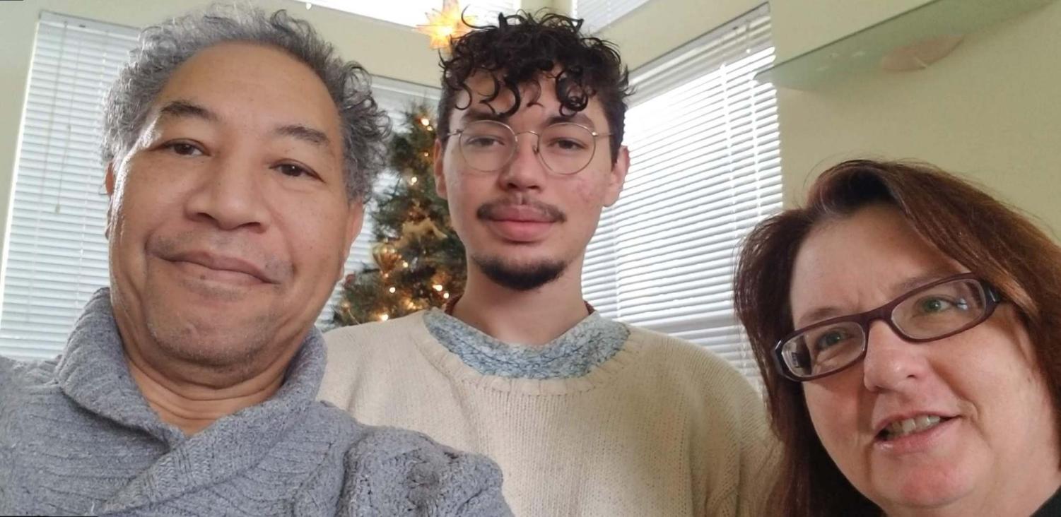 Charles Thomas with his parents, Wendell and Kathy Thomas, during Christmas 2018.