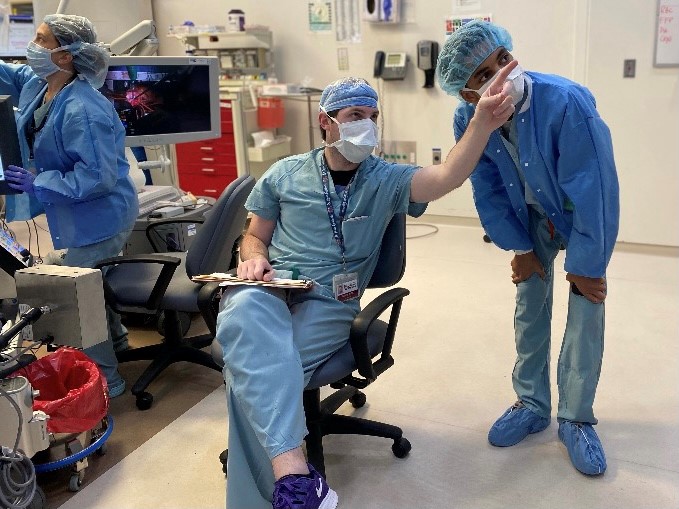 Perfusionist Blaine Johnson, left, with program participant Justin Polk, a senior at Lindblom Math and Science Academy.