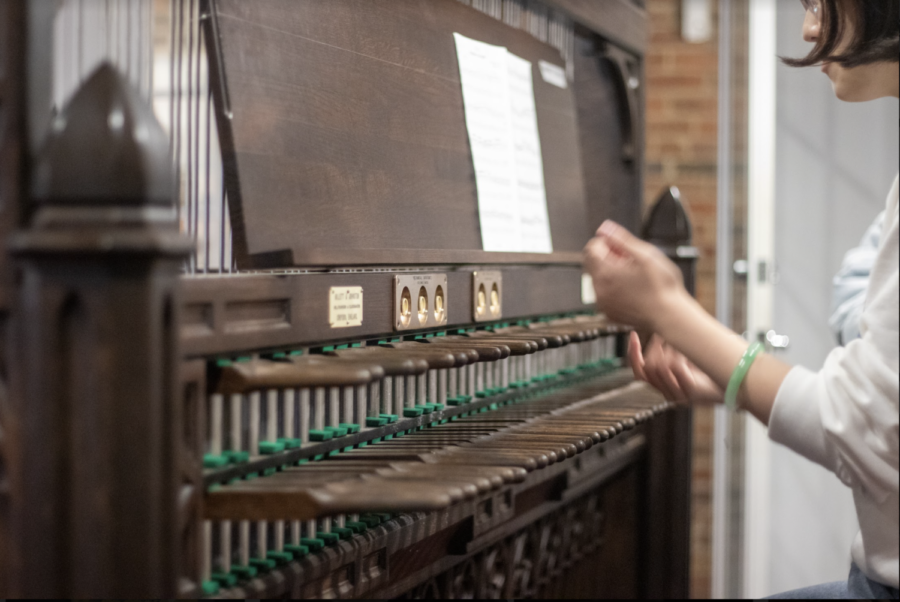 A student carillonneur plays the instrument at Rockefeller Chapel.