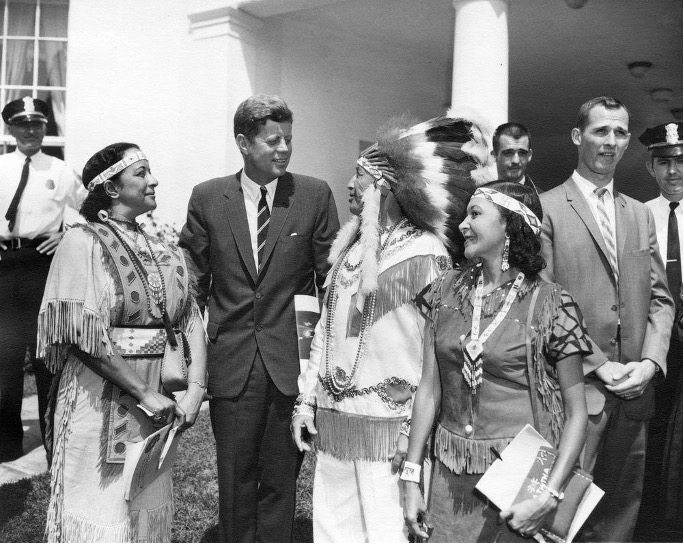 President John F. Kennedy met with delegates from the American Indian Chicago Conference at the White House on August 15, 1962. The groundbreaking conference was held on the UChicago campus the year prior and resulted in the “Declaration of Indian Purpose.” (The John F. Kennedy Library). 