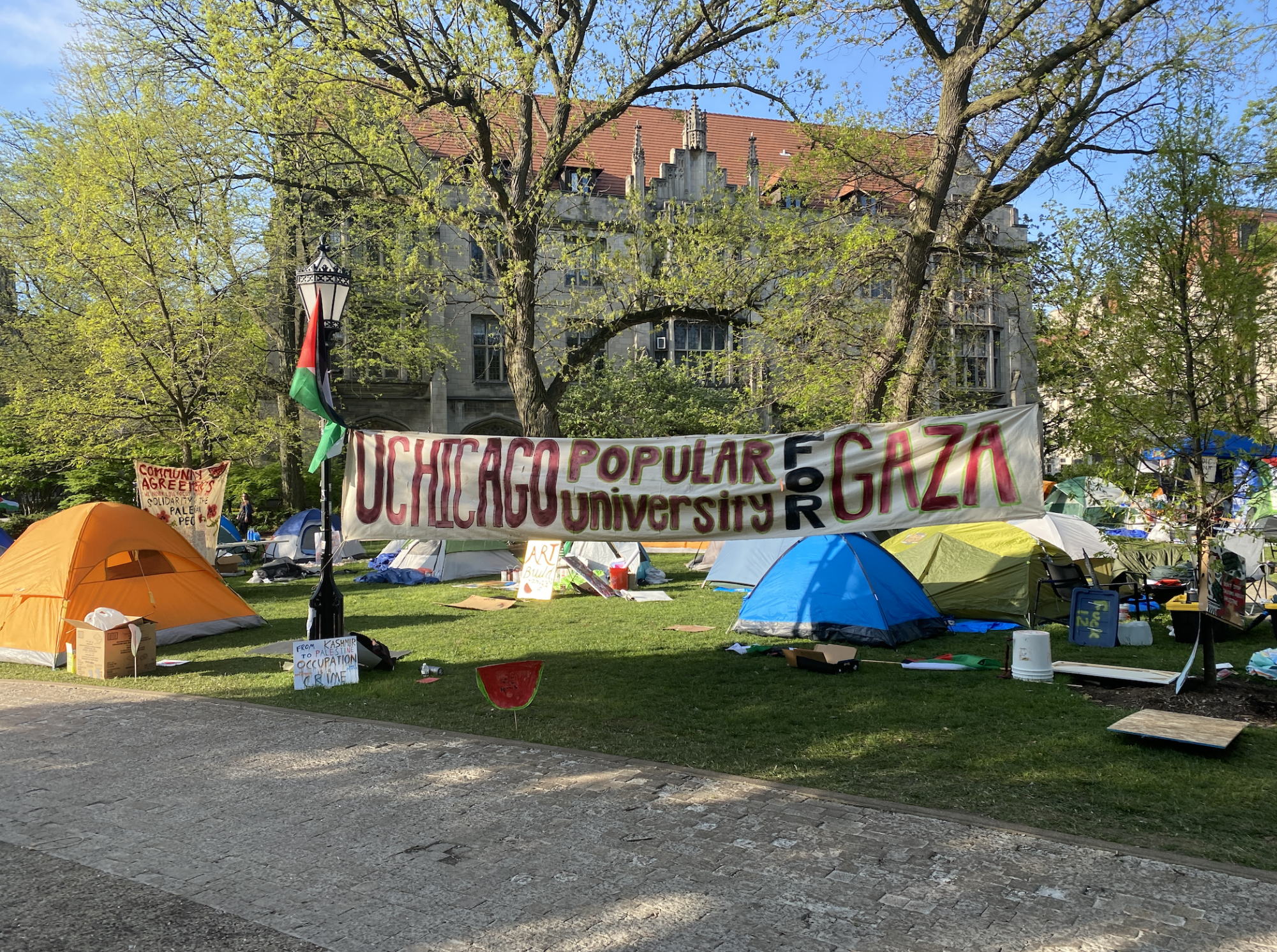 LIVE UPDATES: Pro-Palestine Encampment Enters Its Third Day on Quad –  Chicago Maroon