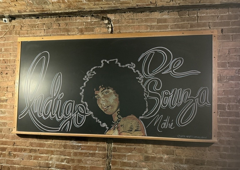 Anna-Michal Paul (@latenightchalkshow) rendered Indigo De Souza in chalk at Thalia Hall.