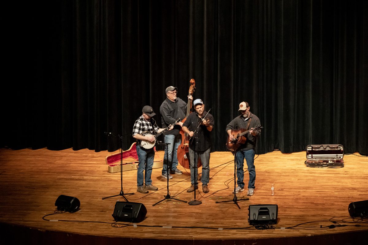 Gap Civil performs old-time folk at Mandel Hall. 