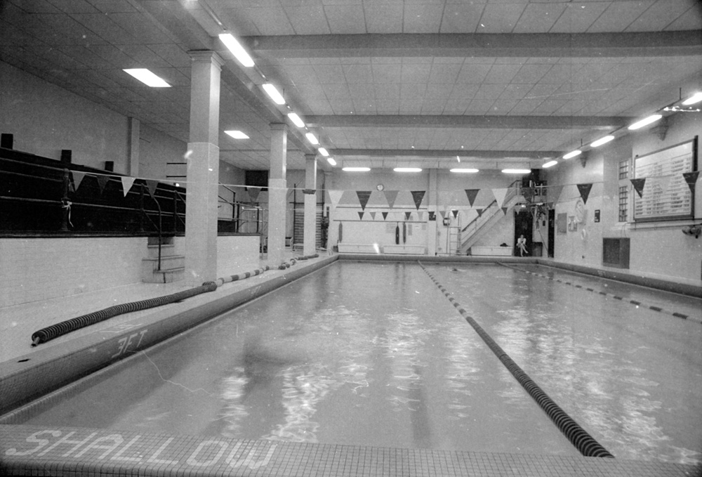 An undated photograph of the old Bartlett Gymnasium swimming pool. Chicago Maroon Photographic Archive. 
